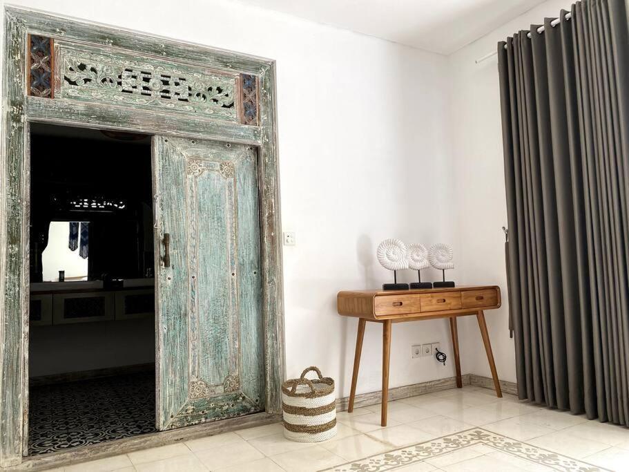 Villa Biru - 500M Batubelig Beach Чангу Экстерьер фото