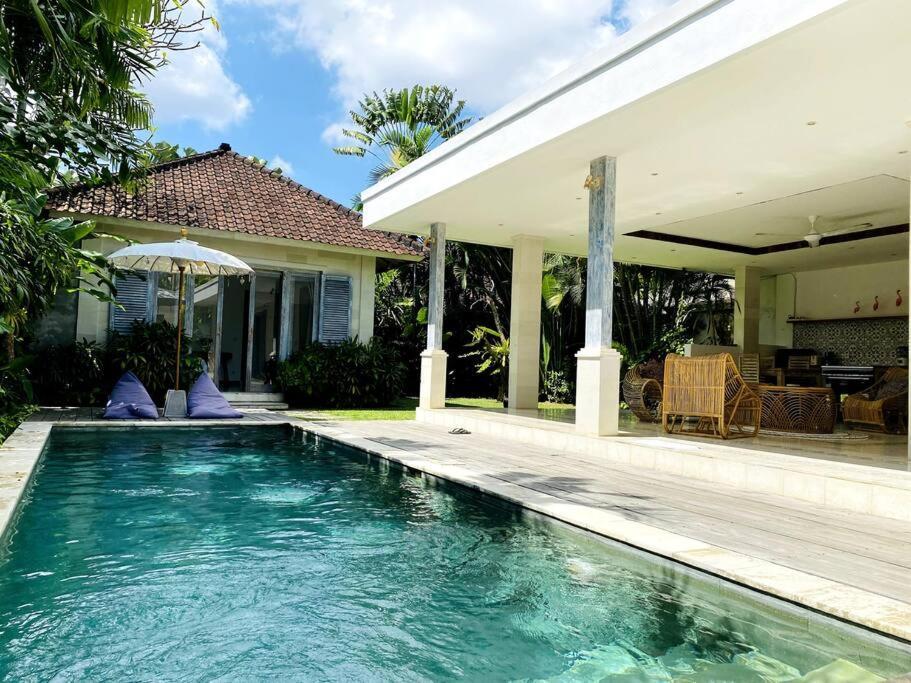 Villa Biru - 500M Batubelig Beach Чангу Экстерьер фото